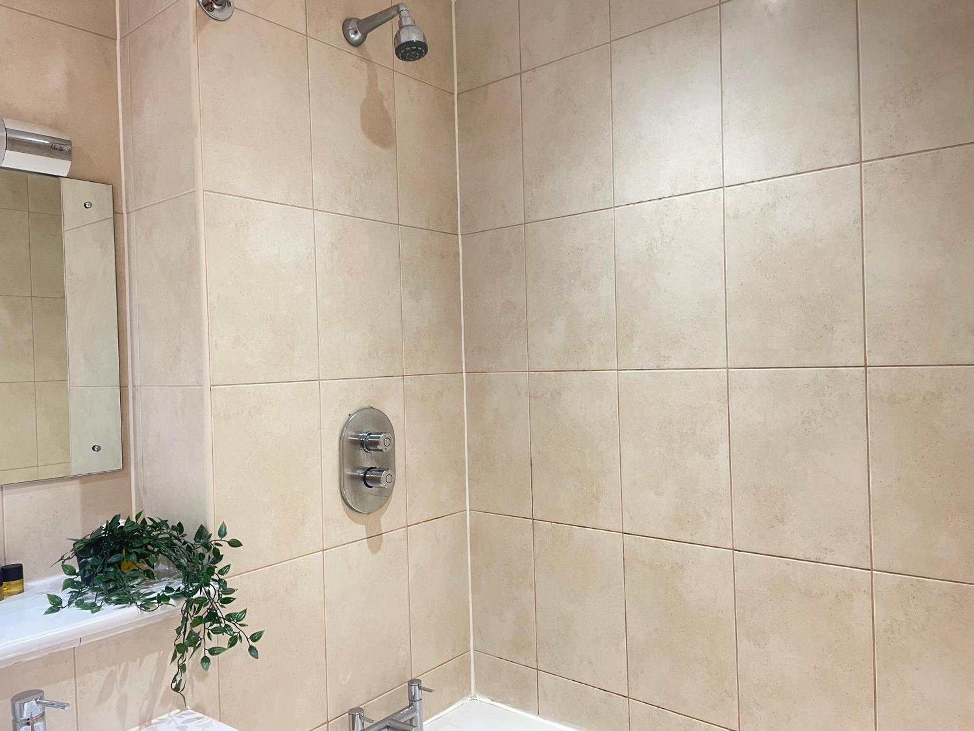 Centre - Chinatown 1bed Apartment