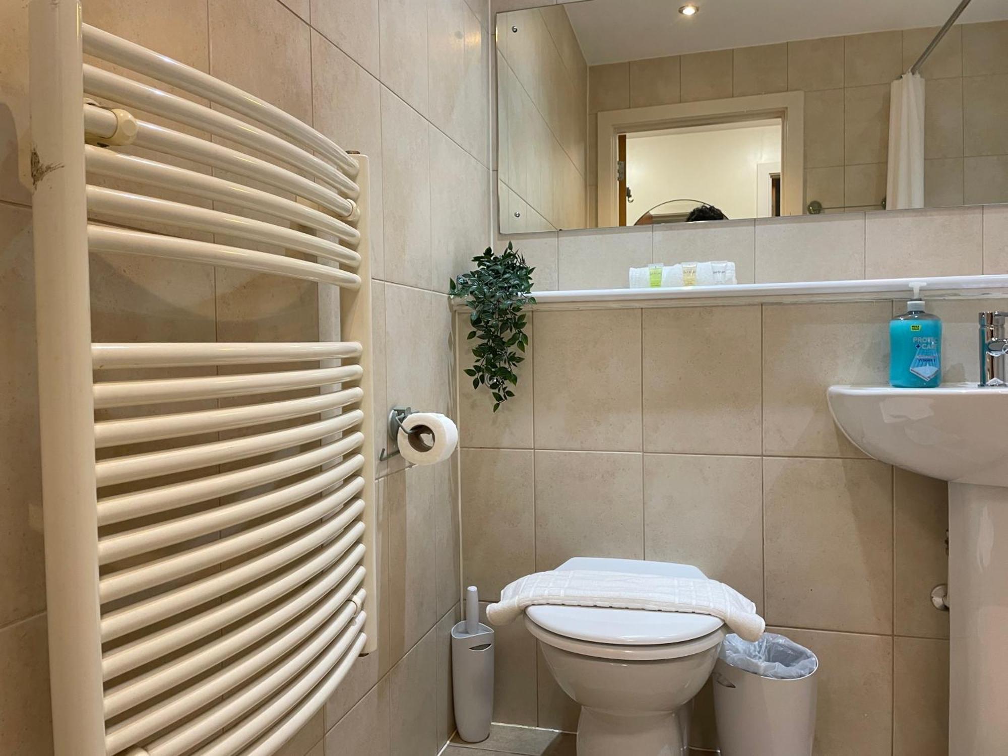 Centre - Chinatown 1bed Apartment